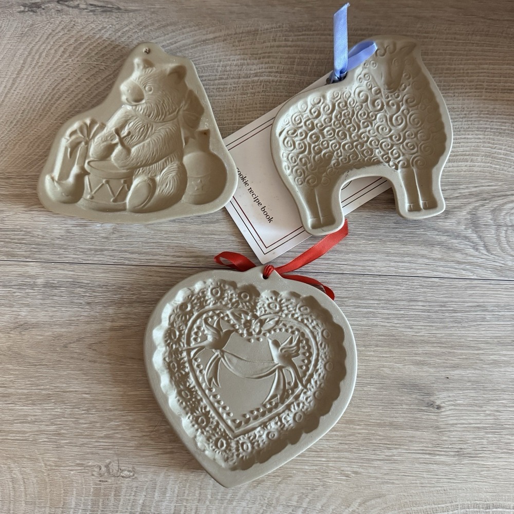 Brown Bag Cookie Art Molds Heart Bear Lamb Cookbook Rustic Lot Of 3 1985 Vintage